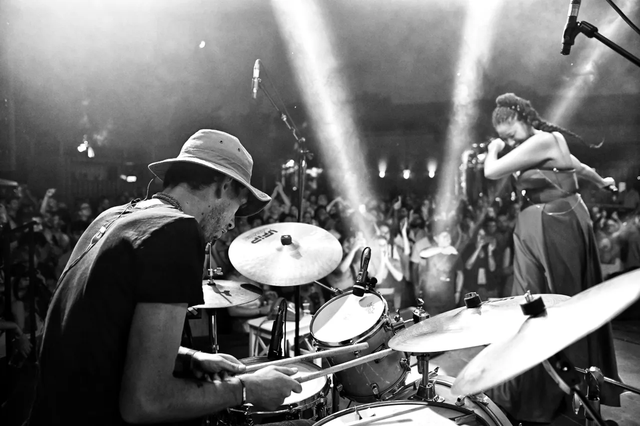 Persone felici al concerto di Torino Soul night festival musica primavera a Torino