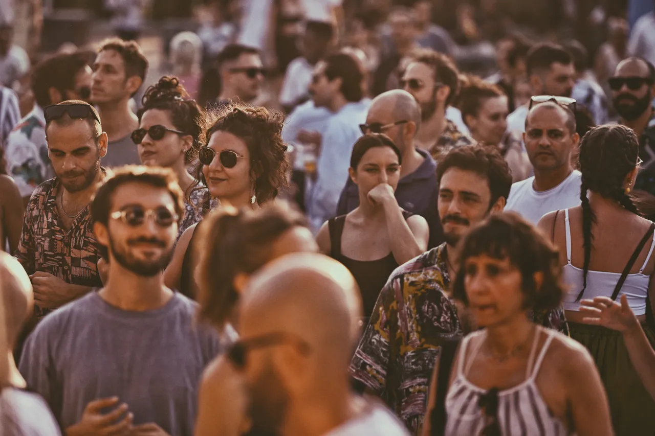 Persone felici al concerto di Torino Soul night festival musica primavera a Torino